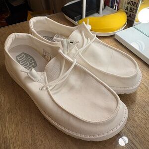 Hey Dude Women's Cream Mules